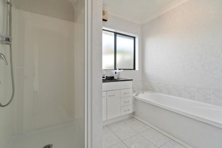 Photo of property in 30 Millstream Drive, Henderson, Auckland, 0610