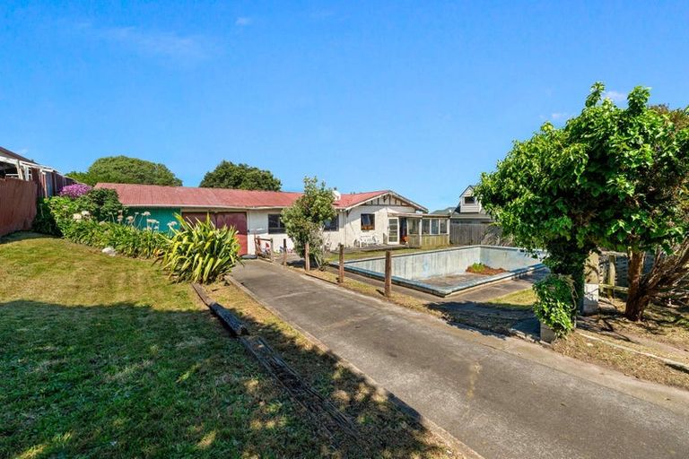 Photo of property in 32 Manuka Street, Castlecliff, Whanganui, 4501