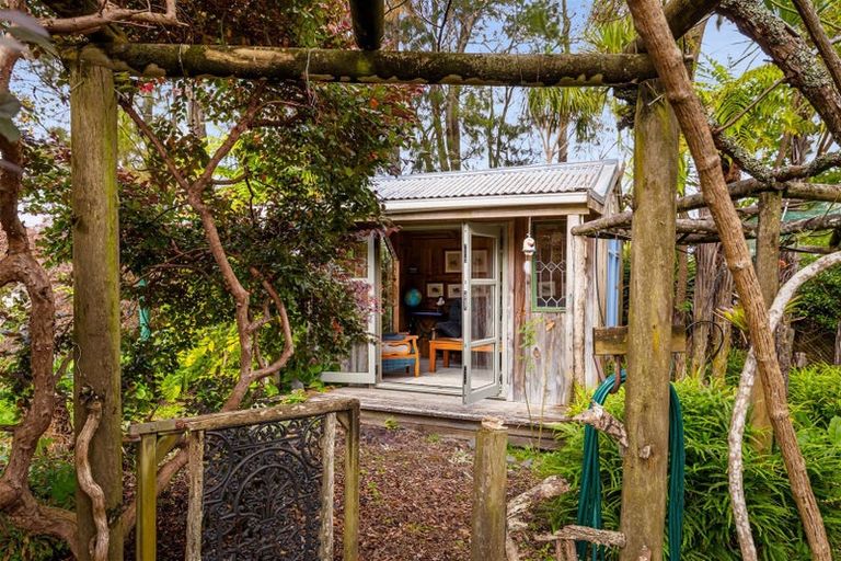 Photo of property in 252 Boord Crescent, Kumeu, 0891