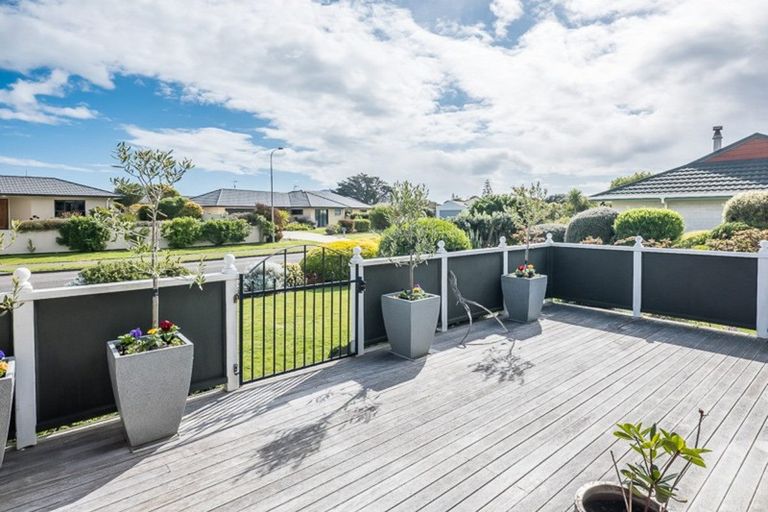 Photo of property in 11 Barrett Drive, Waikanae Beach, Waikanae, 5036