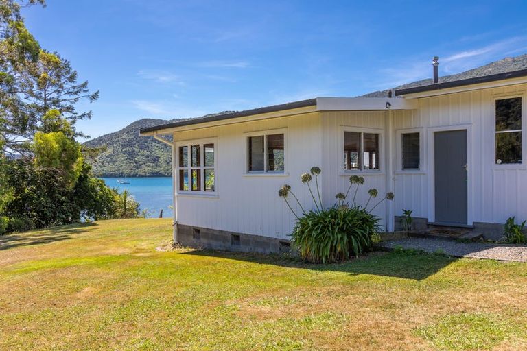 Photo of property in 15 Mccormicks Road, Whatamango Bay, Picton, 7281