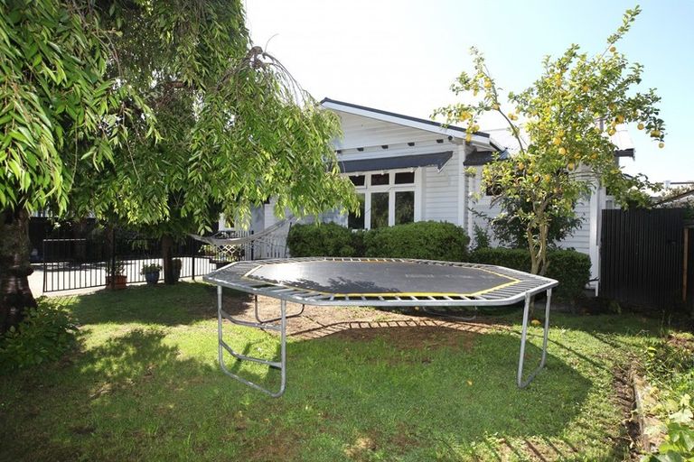 Photo of property in 619 Nelson Street North, Hastings, 4122