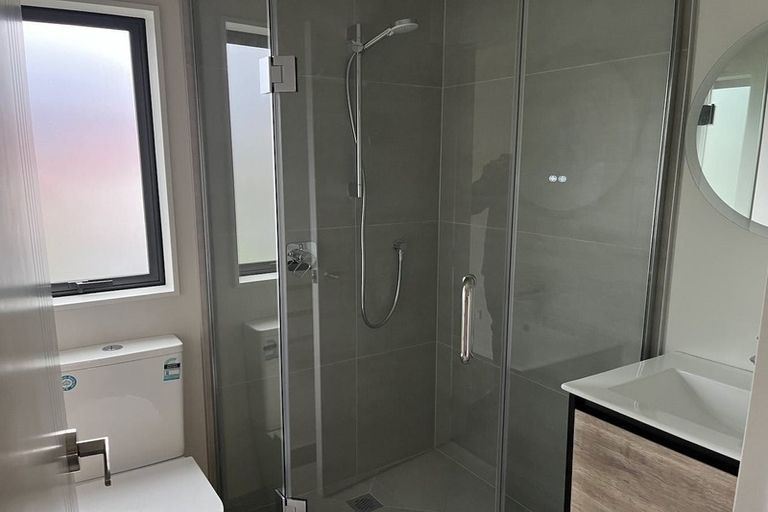 Photo of property in 3/11 Karamu Street, Te Atatu Peninsula, Auckland, 0610