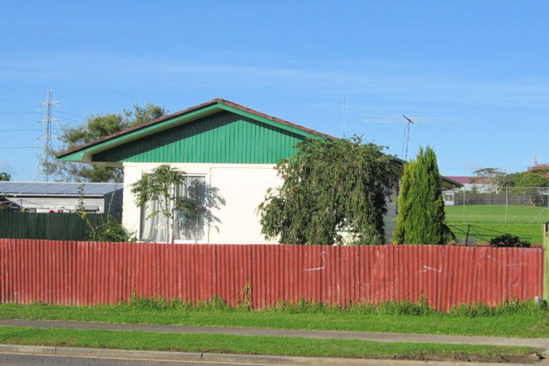 Photo of property in 16 Vetori Place, Clover Park, Auckland, 2023