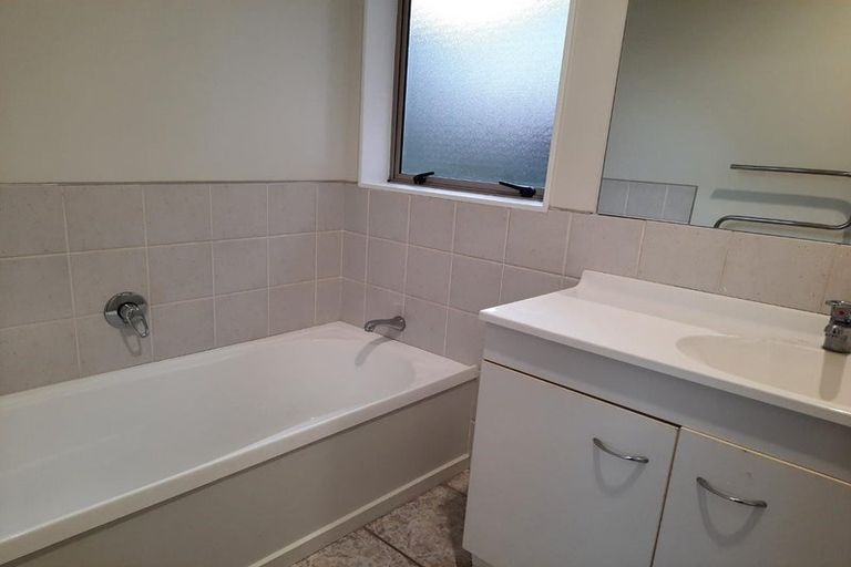 Photo of property in 3/16 Miller Road, Mangere Bridge, Auckland, 2022