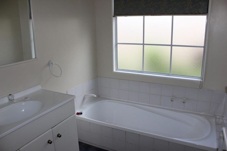 Photo of property in 2/95 Langana Avenue, Browns Bay, Auckland, 0630