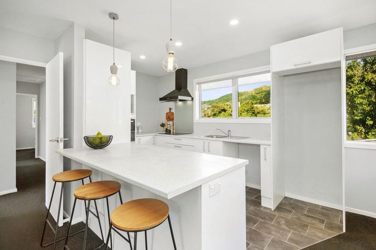 Photo of property in 2 Bell Street, Tawa, Wellington, 5028