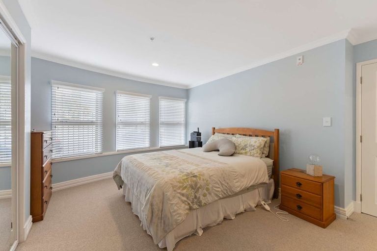 Photo of property in 1 Queen Street, New Plymouth, 4310