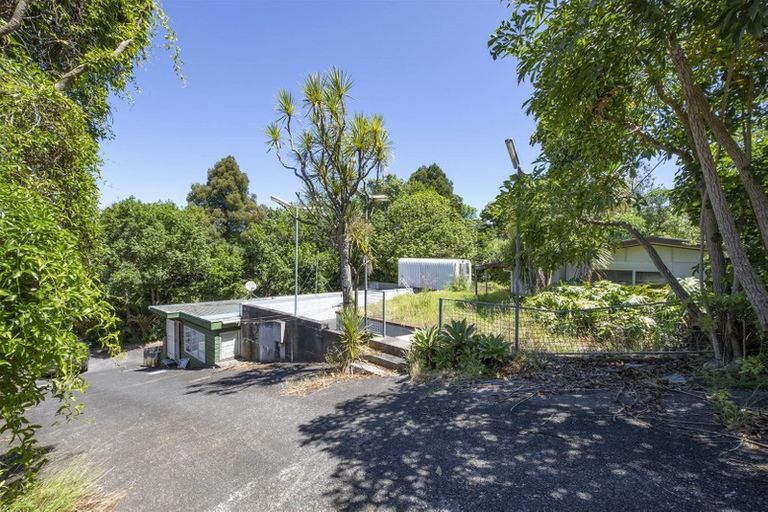 Photo of property in 323 Glenfield Road, Glenfield, Auckland, 0629