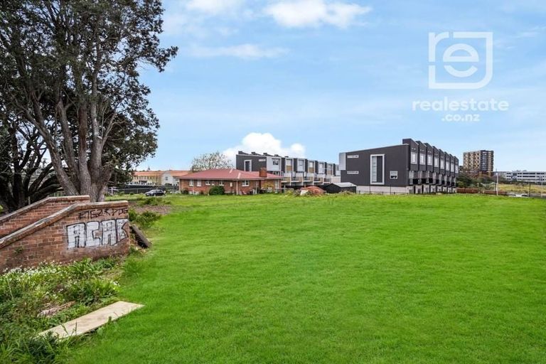 Photo of property in 40 Rankin Avenue, New Lynn, Auckland, 0600