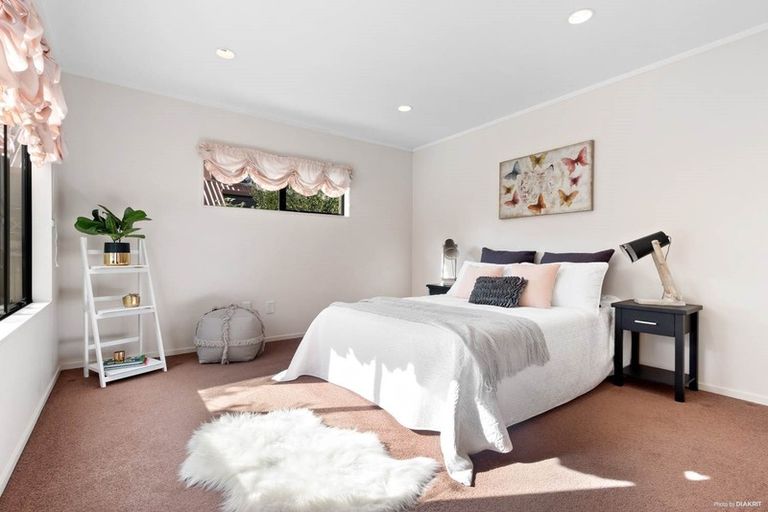 Photo of property in 16a Wilisa Rise, Goodwood Heights, Auckland, 2105