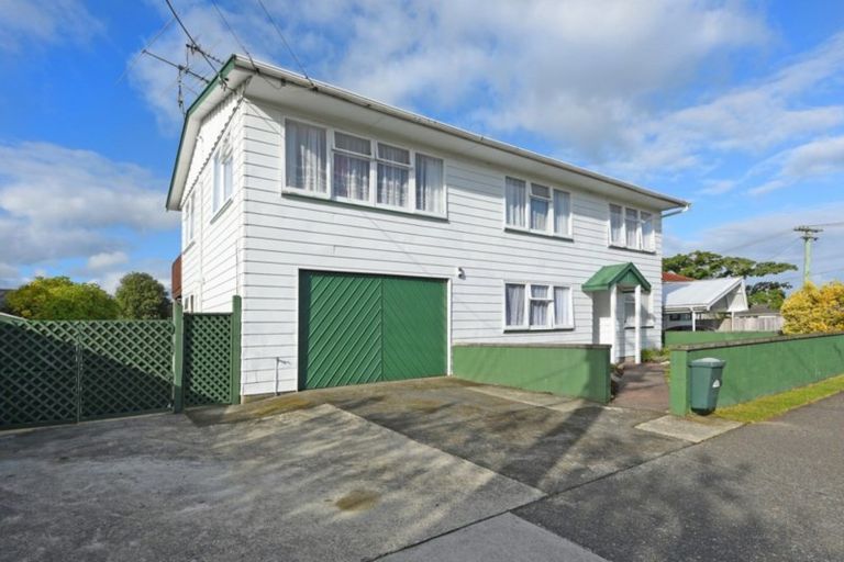 Photo of property in 42a Kowhai Avenue, Ebdentown, Upper Hutt, 5018
