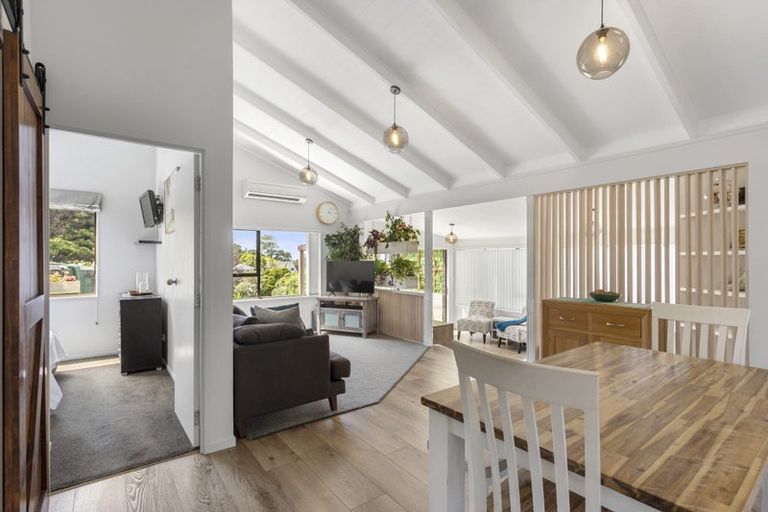 Photo of property in 36 Elliston Crescent, Stanmore Bay, Whangaparaoa, 0932