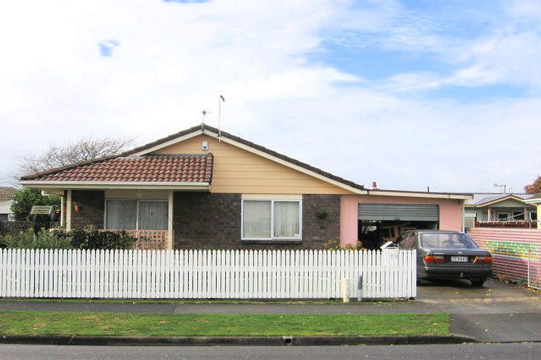 Photo of property in 5a Leicester Street, Terrace End, Palmerston North, 4410
