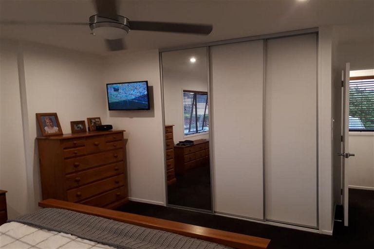 Photo of property in 5 West Harbour Drive, West Harbour, Auckland, 0618