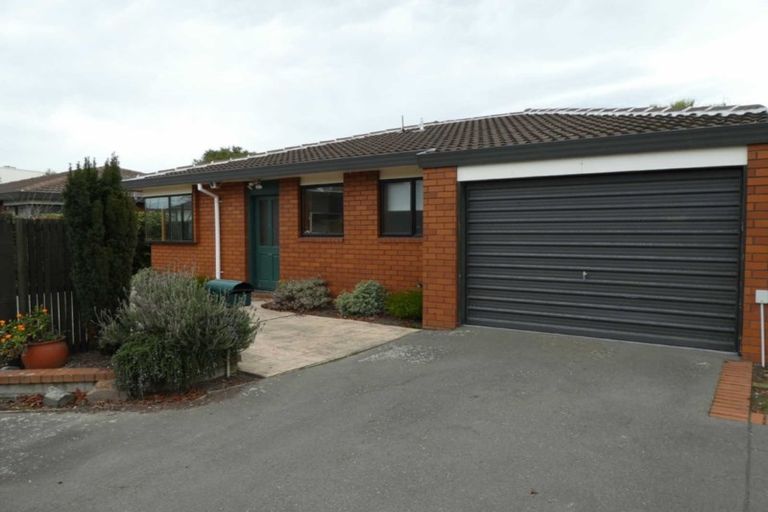 Photo of property in 2/32 Hanrahan Street, Upper Riccarton, Christchurch, 8041