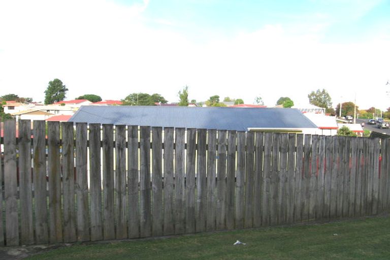 Photo of property in 72 Parrs Cross Road, Henderson, Auckland, 0612