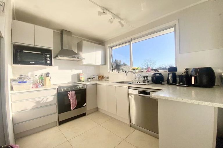 Photo of property in 11 Idyll Place, Northcross, Auckland, 0632