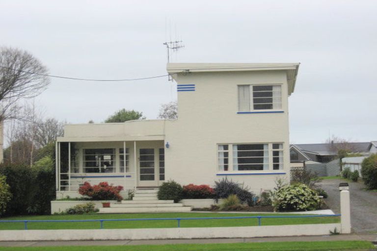 Photo of property in 341 Oxford Street, Levin, 5510