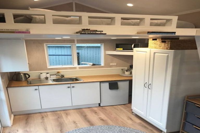 Photo of property in 39 Stewart Drive, Newlands, Wellington, 6037