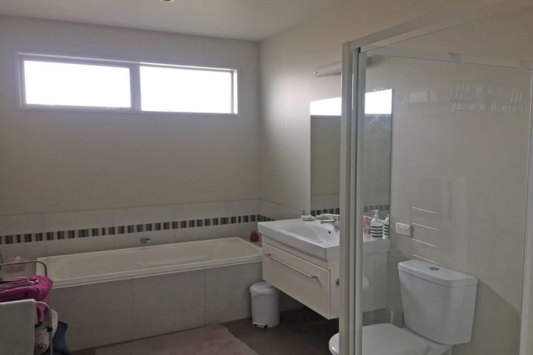 Photo of property in 9 Marbleleaf Lane, Albert Town, Wanaka, 9305