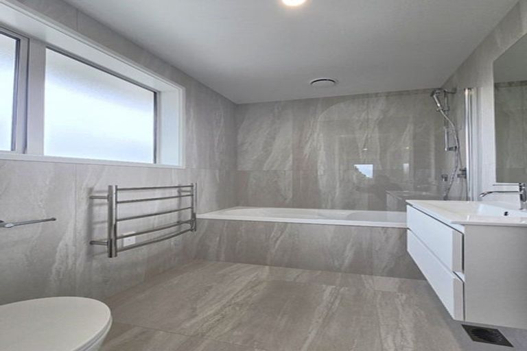 Photo of property in 16 Reiman Street, New Lynn, Auckland, 0600