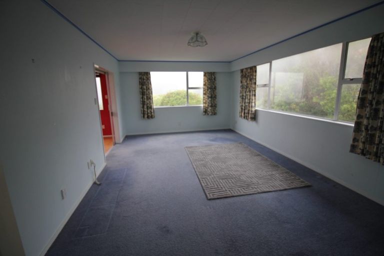 Photo of property in 13a Lyndfield Lane, Newlands, Wellington, 6037