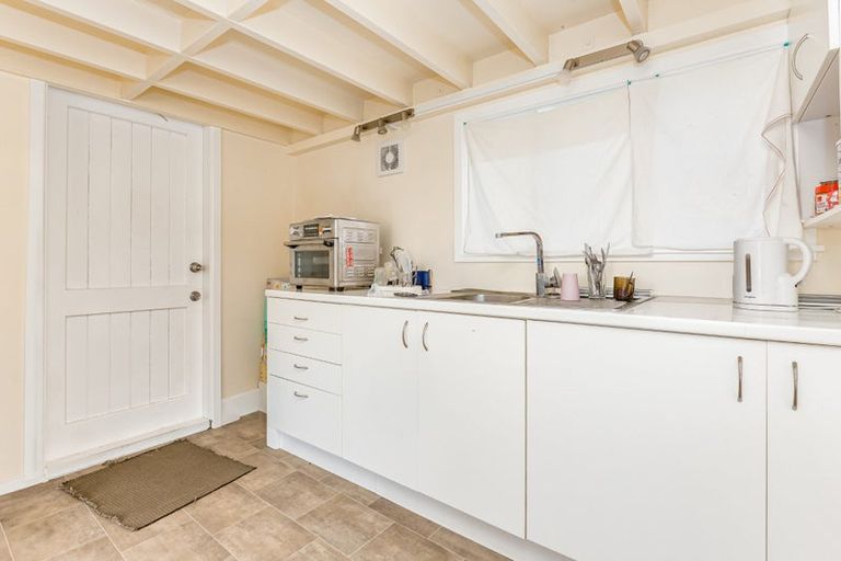 Photo of property in 81 Northland Road, Northland, Wellington, 6012