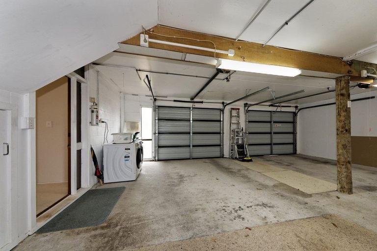 Photo of property in 172 Wiseley Road, West Harbour, Auckland, 0618