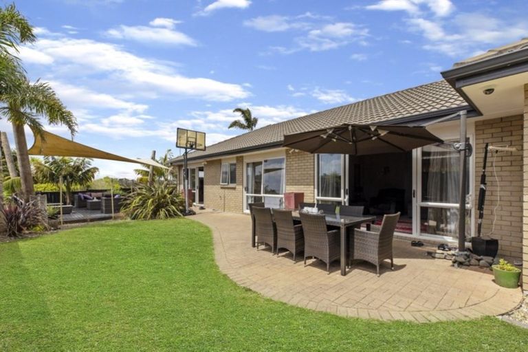 Photo of property in 34 Stranraer Crescent, Wattle Downs, Auckland, 2103