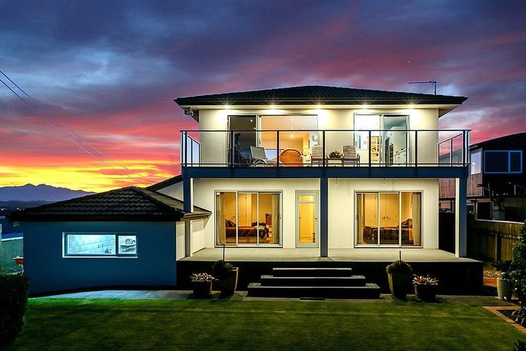 Photo of property in 10 Scott Street, Moturoa, New Plymouth, 4310