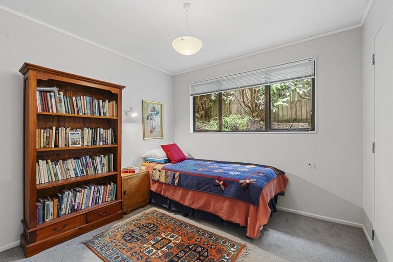 Photo of property in 6a Spencer Place, Merrilands, New Plymouth, 4312