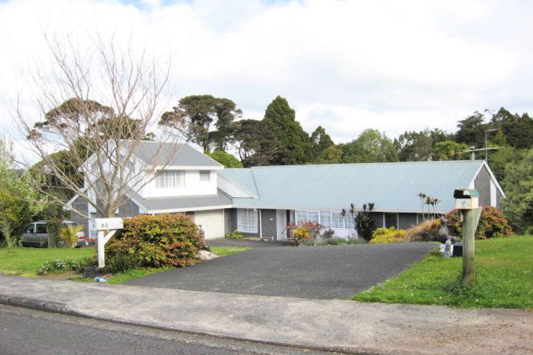 Photo of property in 9 Atarua Gardens, Waiatarua, Auckland, 0604