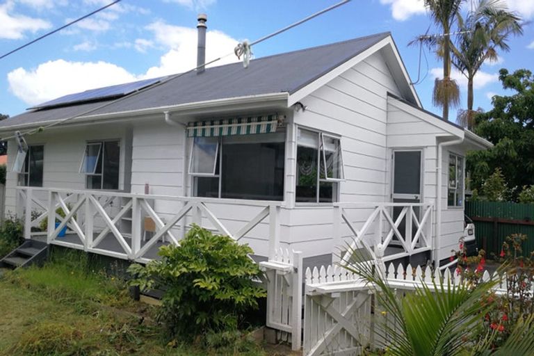 Photo of property in 1/41 Yeovil Road, Te Atatu Peninsula, Auckland, 0610