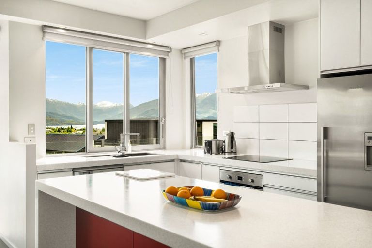 Photo of property in 5 Bovett Place, Wanaka, 9305