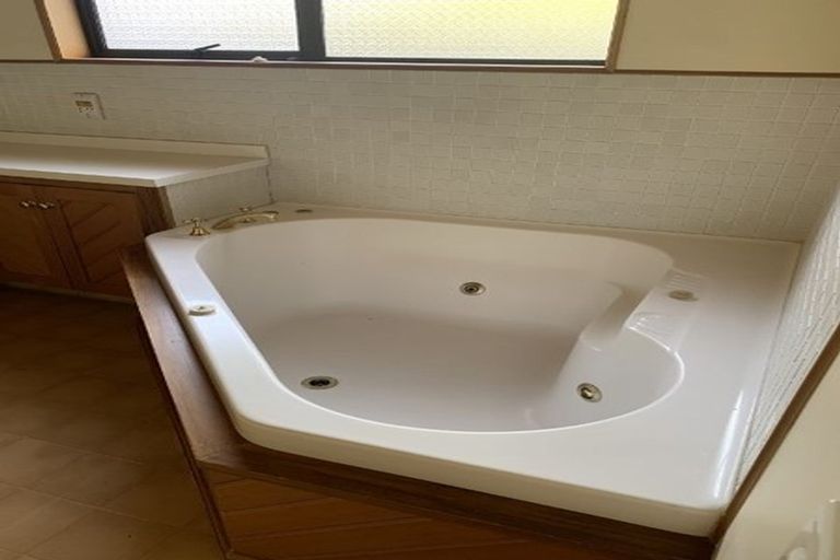 Photo of property in 22 Apsley Drive, Russley, Christchurch, 8042