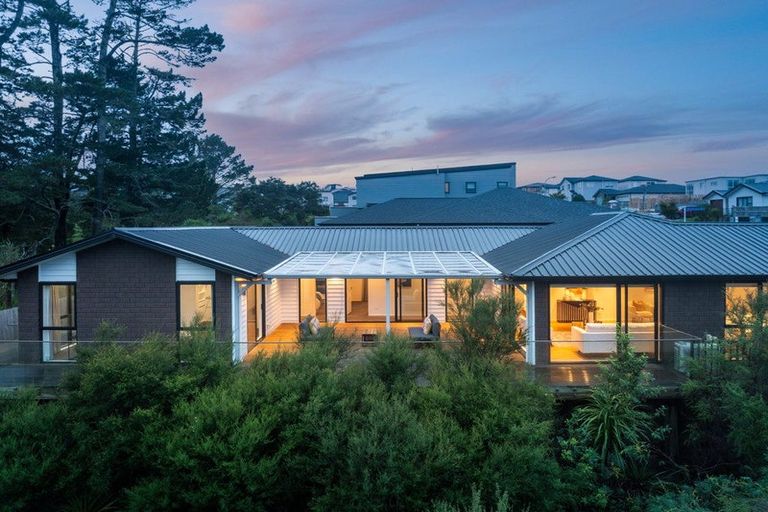 Photo of property in 7 Kaimai Avenue, Massey, Auckland, 0614