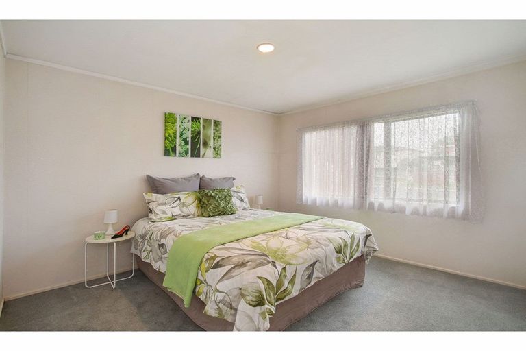 Photo of property in 2/56 Larnoch Road, Henderson, Auckland, 0610