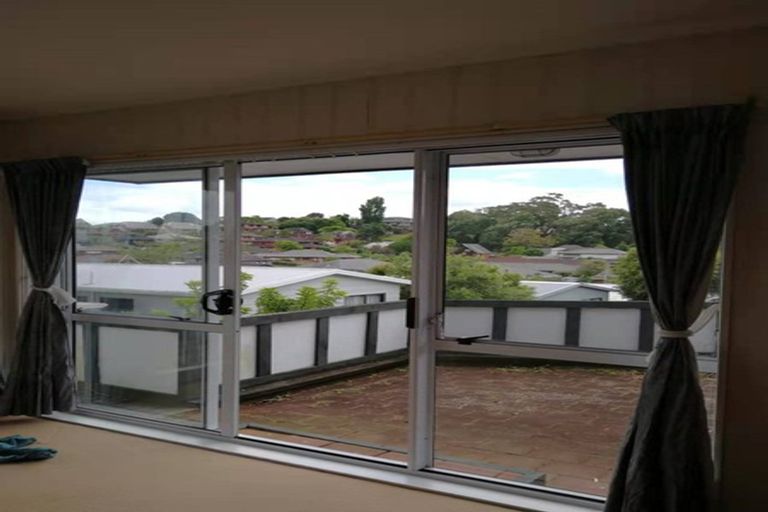 Photo of property in 60b Glennandrew Drive, Half Moon Bay, Auckland, 2012