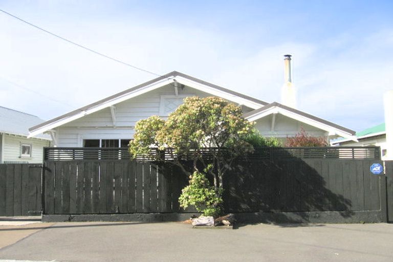 Photo of property in 19 Freyberg Street, Lyall Bay, Wellington, 6022