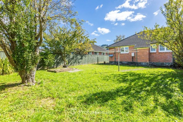 Photo of property in 16 Hazel Street, Ebdentown, Upper Hutt, 5018