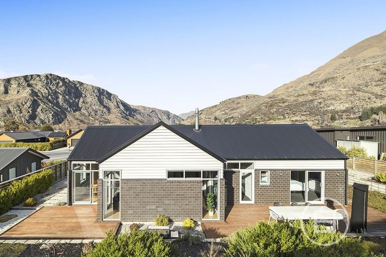 Photo of property in 12 Morepork Way, Arthurs Point, Queenstown, 9371