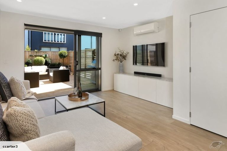 Photo of property in 47 Carder Court, Hobsonville, Auckland, 0618