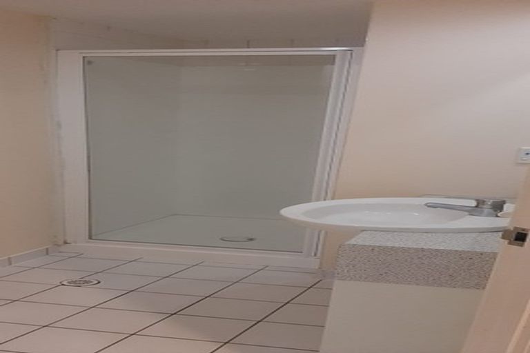 Photo of property in Terrace Heights Apartments, 2e/163 The Terrace, Wellington Central, Wellington, 6011