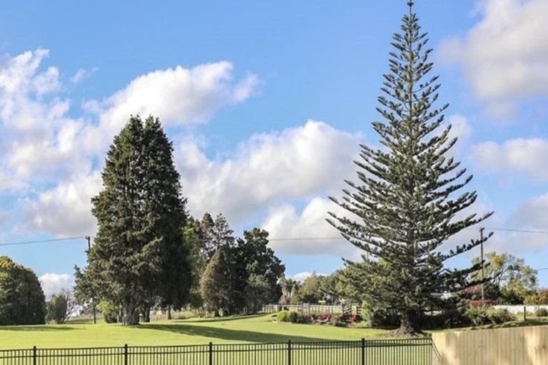 Photo of property in 75 Murray Ward Drive, Te Kauwhata, 3710