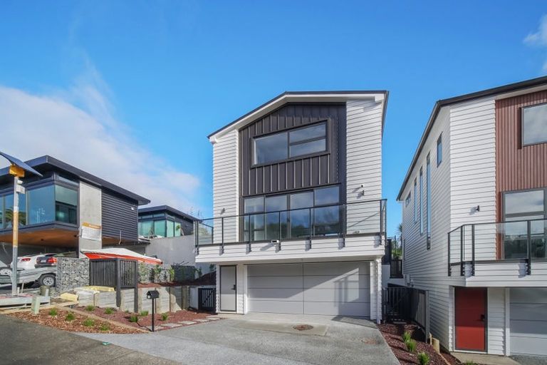 Photo of property in 12 Pleasant Way, Matakatia, Whangaparaoa, 0930