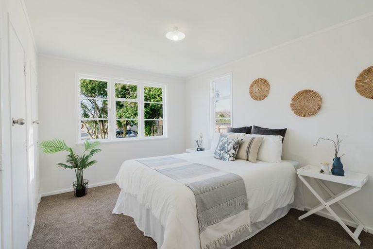 Photo of property in 15 Paul Crescent, Fairfield, Hamilton, 3214