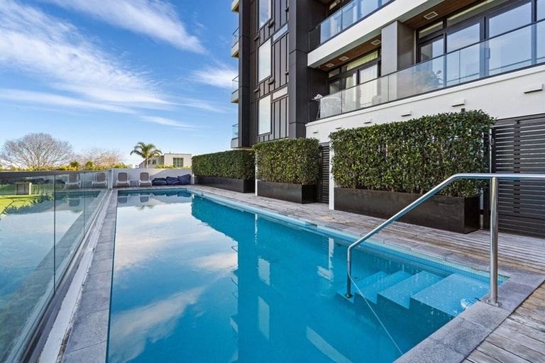 Photo of property in Frank Sargeson Apts, 207/74 Anzac Street, Takapuna, Auckland, 0622