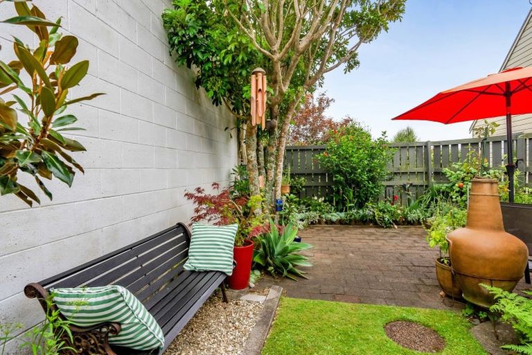 Photo of property in 9a Tamati Place, Merrilands, New Plymouth, 4312