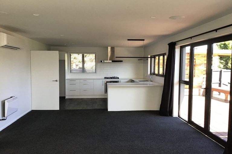Photo of property in 8 Liverton Crescent, Bishopdale, Christchurch, 8053